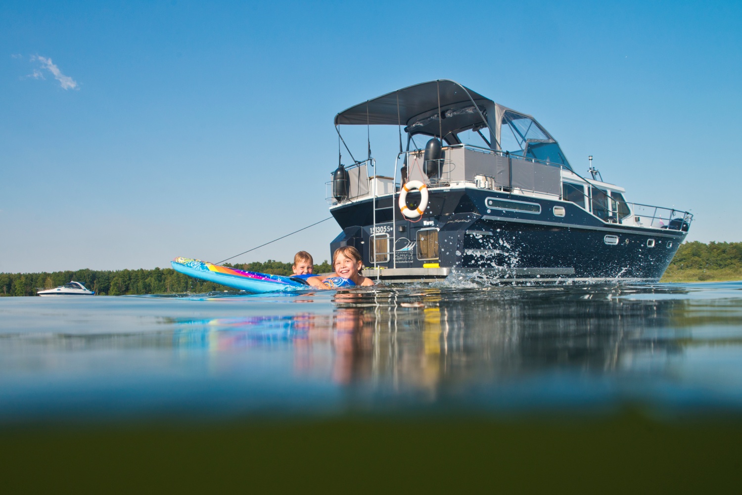 Führerscheinfrei unterwegs – Wo du ein Hausboot ohne Lizenz mieten kannst