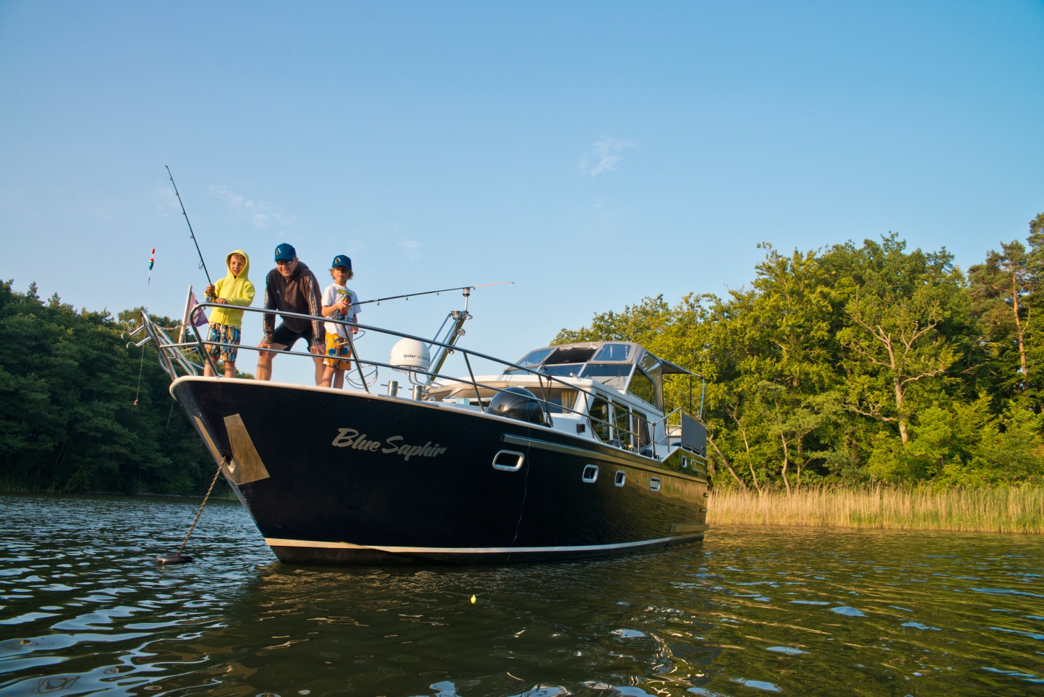 Ihr Leitfaden zur führerscheinfreien Hausbootmiete auf der Mecklenburgischen Seenplatte