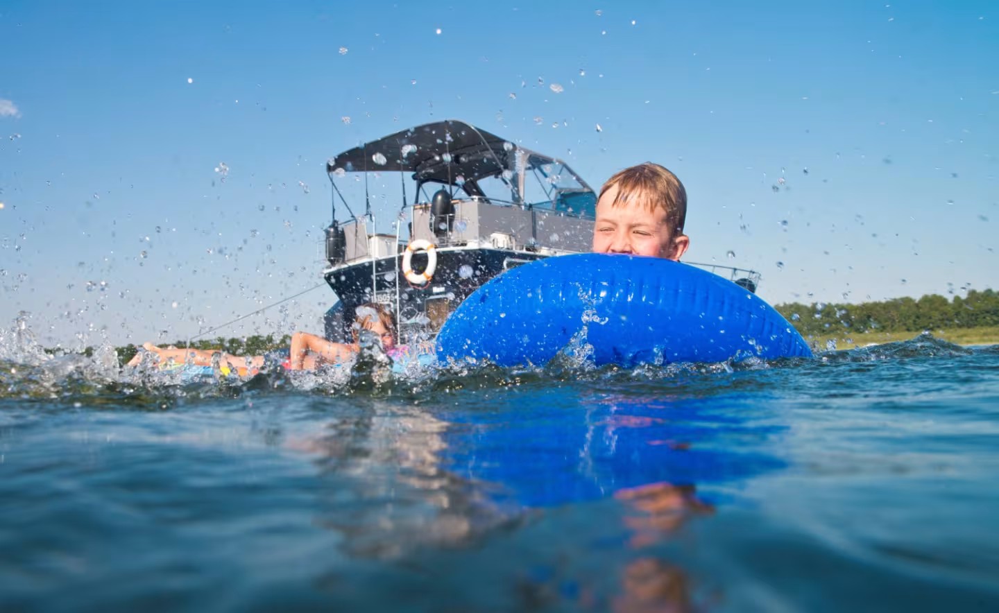 Führerscheinfreie Hausbootmiete auf der Mecklenburgischen Seenplatte