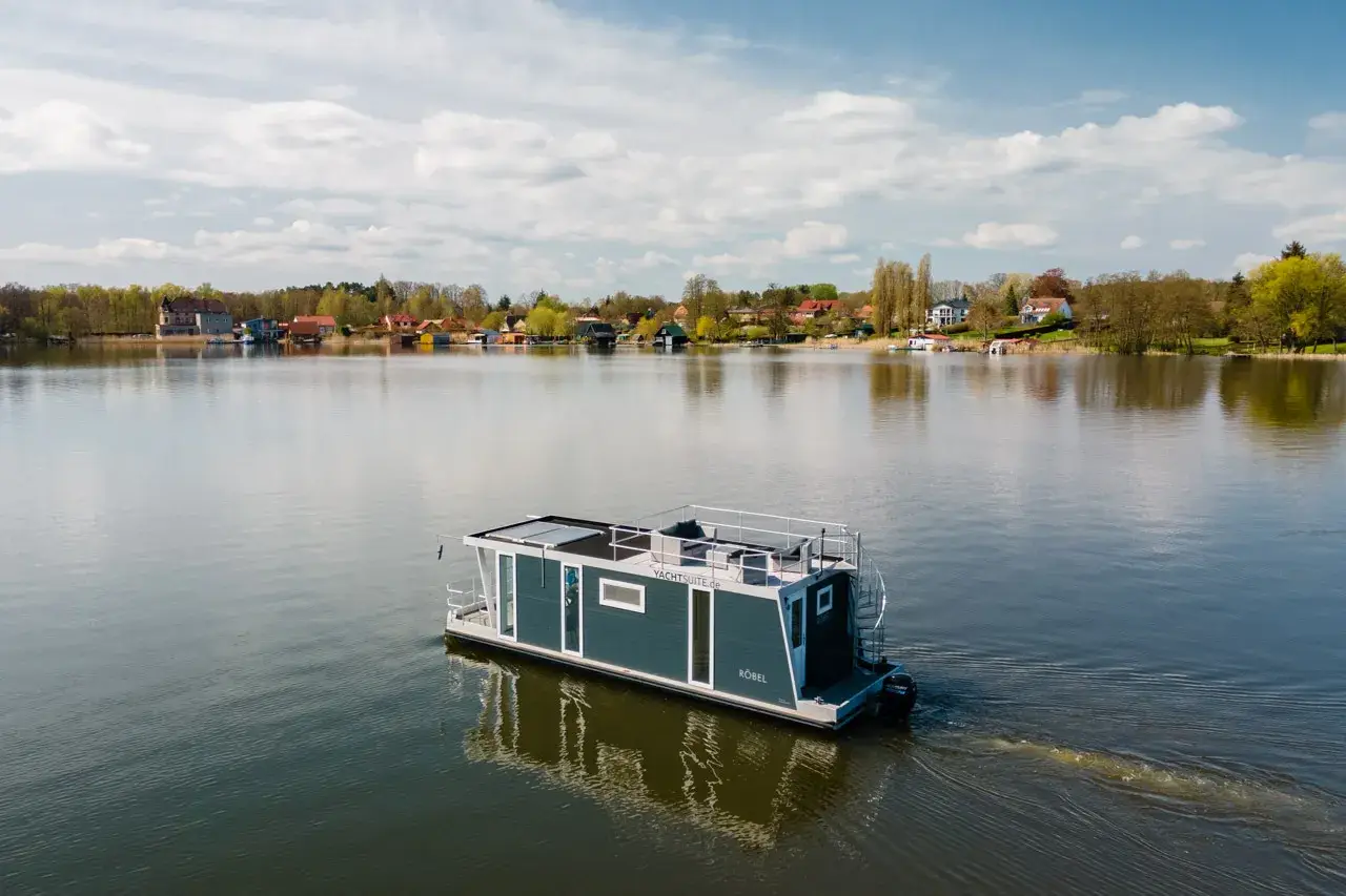 Saisonstart im Mai: Die perfekte Zeit für Ihren ersten Hausbooturlaub des Jahres