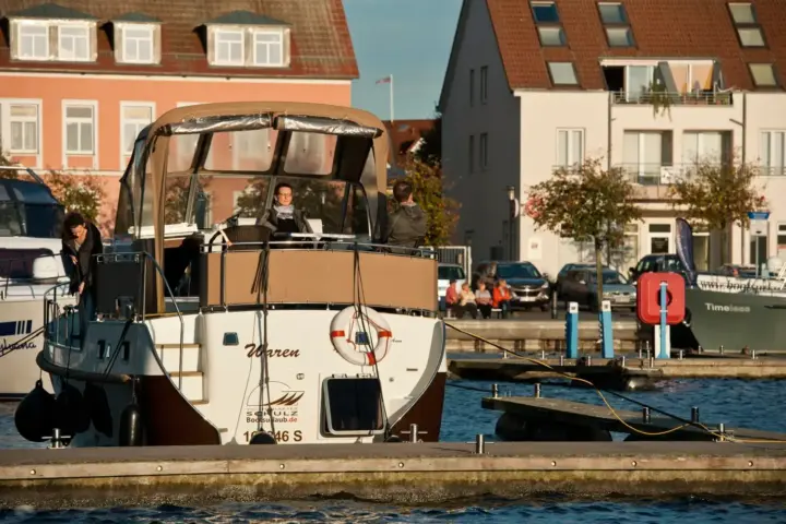 Was du vor deinem Hausboot-Urlaub wissen solltest – Tipps für eine perfekte Reise